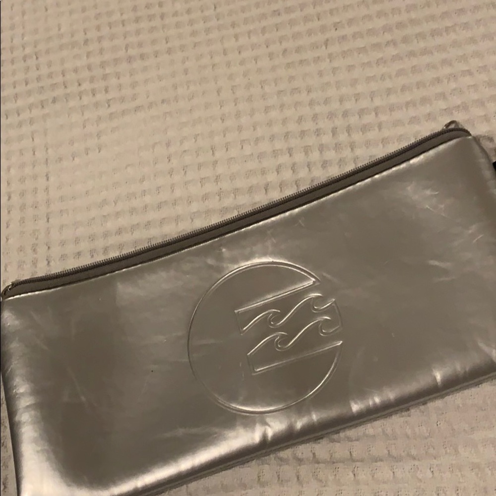 Billabong clutch